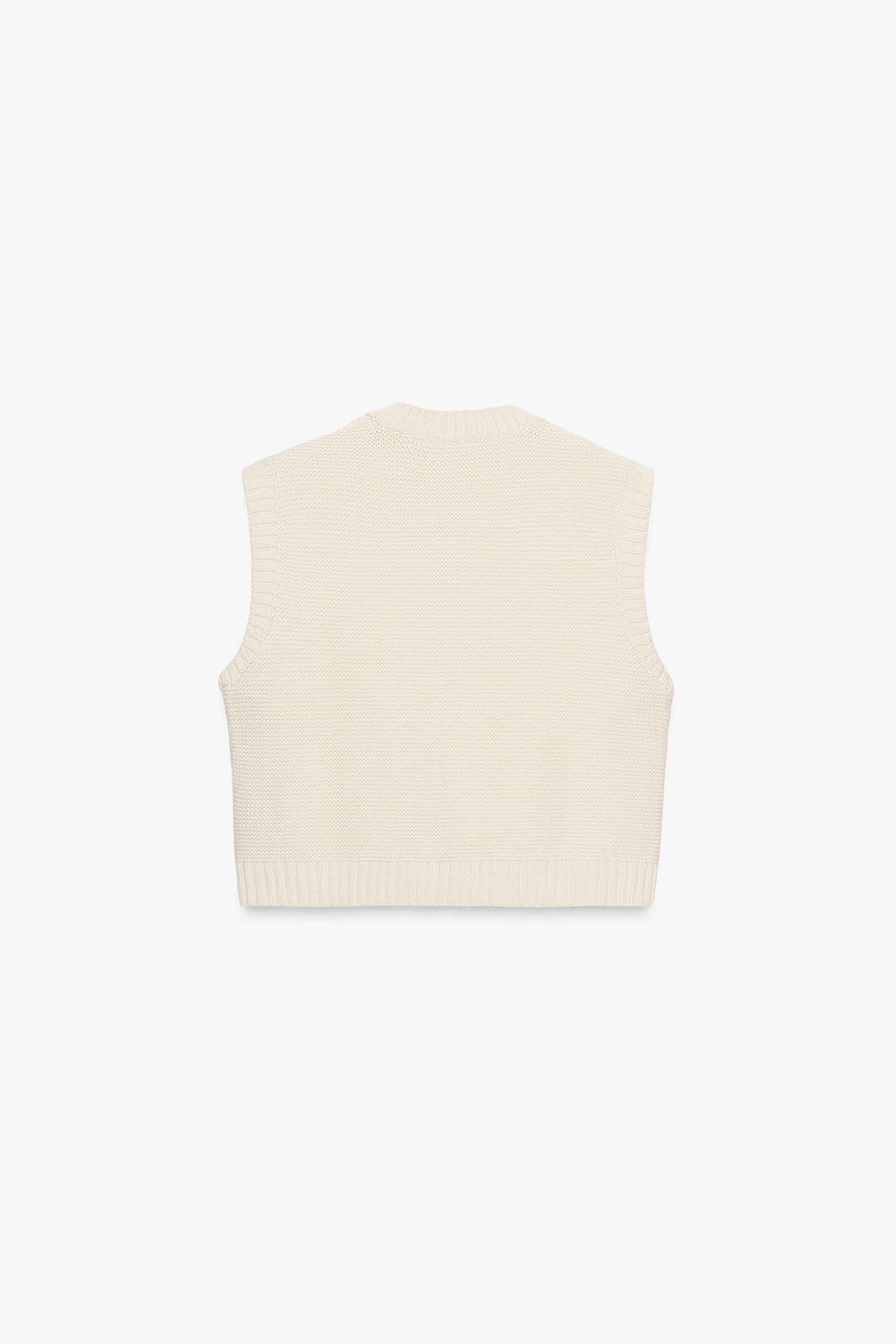 GILET EN MAILLE AVEC BOUTON DORÉ